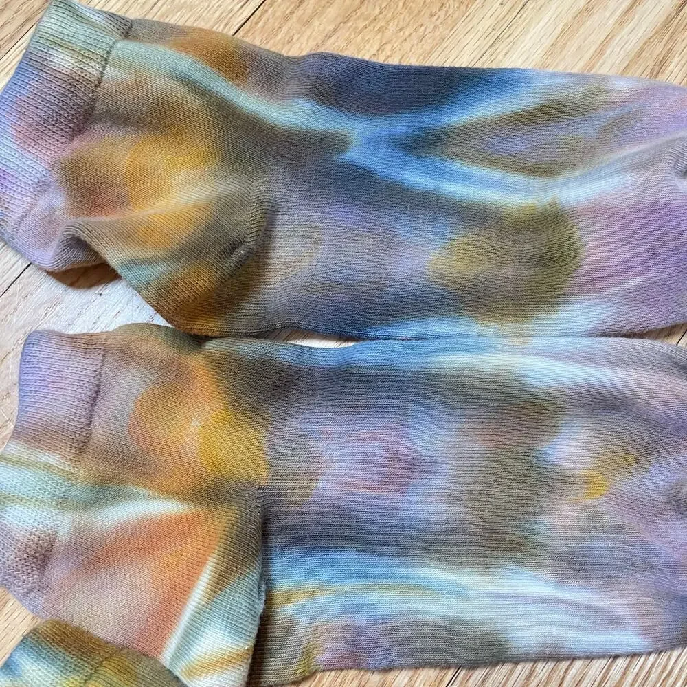 Two pairs of men’s tie dyed ankle socks size 6-10